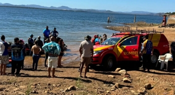 Bombeiros resgatam casal à deriva no Lago Serra da Mesa